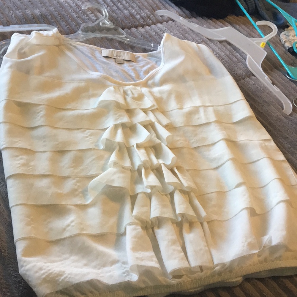 Sleeveless ruffles blouse